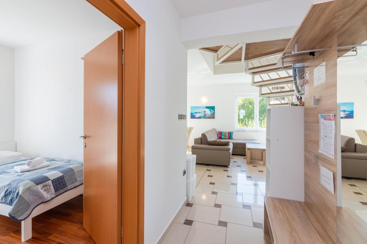 Beautiful Apartment Lovorka 6 , Baska, Krk ภายนอก รูปภาพ
